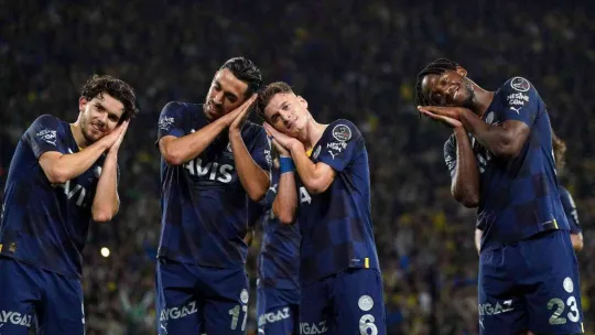 Spor Toto Süper Lig: İstanbulspor: 0 - Fenerbahçe: 2 (İlk yarı)