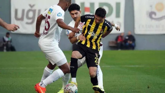 Spor Toto Süper Lig: İstanbulspor: 0 - Hatayspor: 1 (İlk yarı)