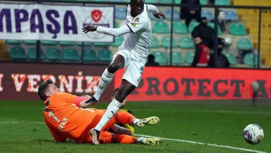 Spor Toto Süper Lig: İstanbulspor: 1 - Kasımpaşa: 1 (İlk yarı)