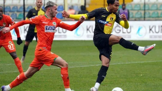 Spor Toto Süper Lig: İstanbulspor: 0 - Alanyaspor: 0 (İlk yarı)