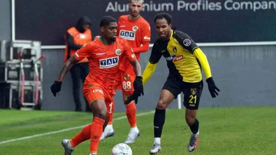 Spor Toto Süper Lig: İstanbulspor: 0 - Alanyaspor: 0 (İlk yarı)