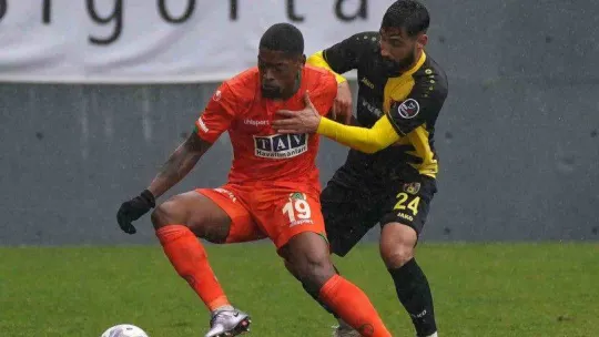 Spor Toto Süper Lig: İstanbulspor: 0 - Alanyaspor: 0 (İlk yarı)