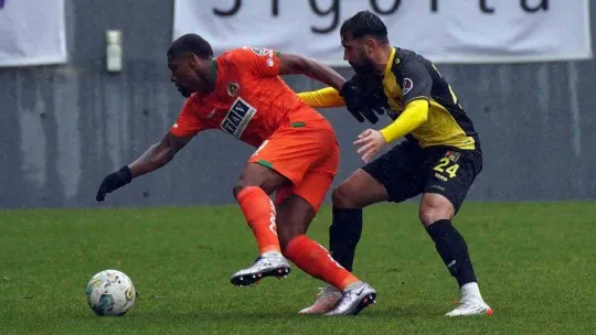 Spor Toto Süper Lig: İstanbulspor: 0 - Alanyaspor: 0 (İlk yarı)