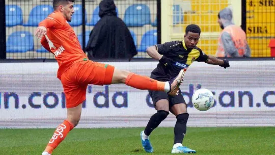 Spor Toto Süper Lig: İstanbulspor: 0 - Alanyaspor: 0 (İlk yarı)