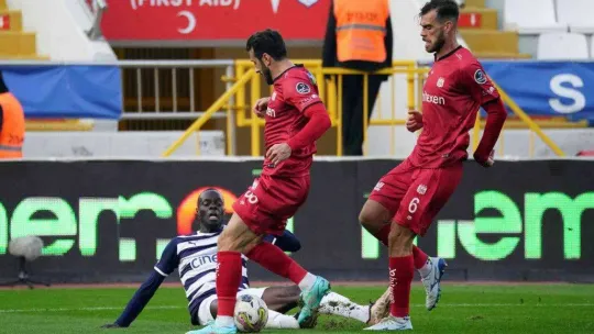 Spor Toto Süper Lig: Kasımpaşa: 1 - Sivasspor: 1 (İlk yarı)