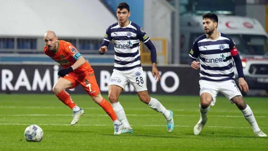 Spor Toto Süper Lig: Kasımpaşa: 2 - Alanyaspor: 0 (İlk yarı)