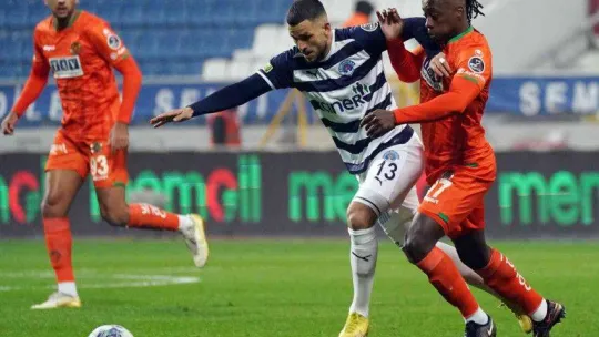 Spor Toto Süper Lig: Kasımpaşa: 2 - Alanyaspor: 0 (İlk yarı)
