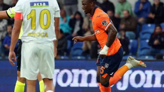 Spor Toto Süper Lig: Medipol Başakşehir: 1 - İstanbulspor: 0 (İlk yarı)