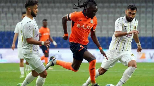 Spor Toto Süper Lig: Medipol Başakşehir: 1 - İstanbulspor: 0 (İlk yarı)