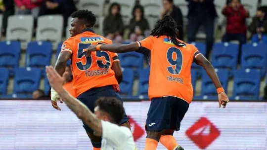 Spor Toto Süper Lig: Medipol Başakşehir: 1 - İstanbulspor: 0 (İlk yarı)