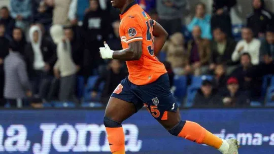 Spor Toto Süper Lig: Medipol Başakşehir: 1 - İstanbulspor: 0 (İlk yarı)