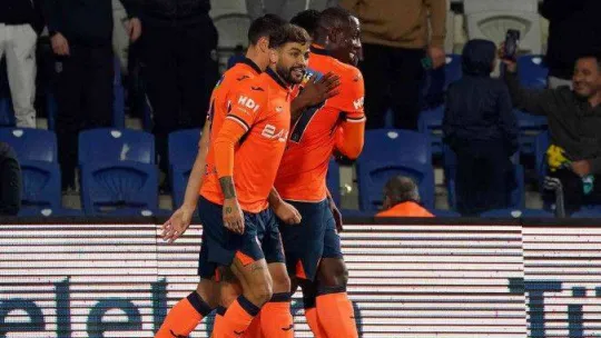Spor Toto Süper Lig: Medipol Başakşehir: 2 - İstanbulspor: 0 (Maç sonucu)