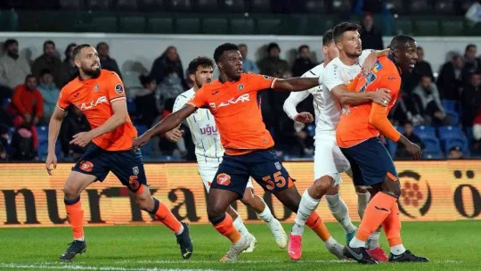 Spor Toto Süper Lig: Medipol Başakşehir: 2 - İstanbulspor: 0 (Maç sonucu)