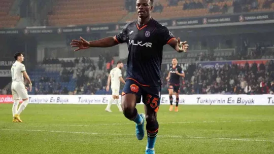 Spor Toto Süper Lig: Medipol Başakşehir: 1 - Giresunspor: 0 (İlk yarı)