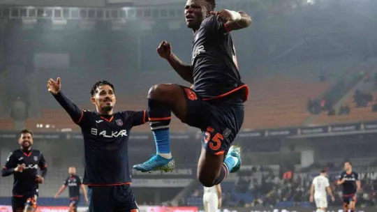 Spor Toto Süper Lig: Medipol Başakşehir: 1 - Giresunspor: 0 (İlk yarı)