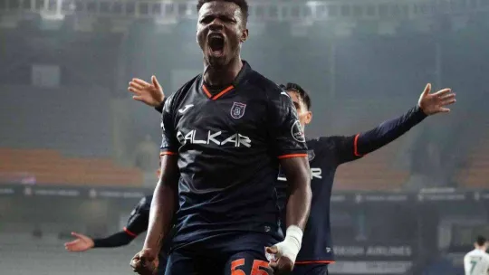 Spor Toto Süper Lig: Medipol Başakşehir: 1 - Giresunspor: 0 (İlk yarı)