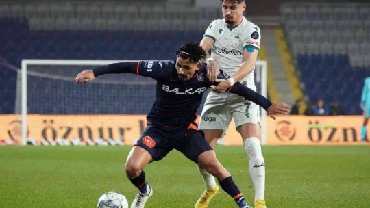Spor Toto Süper Lig: Medipol Başakşehir: 1 - Giresunspor: 0 (İlk yarı)