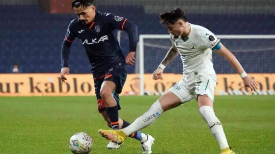 Spor Toto Süper Lig: Medipol Başakşehir: 1 - Giresunspor: 0 (İlk yarı)