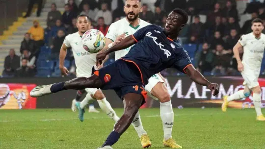 Spor Toto Süper Lig: Medipol Başakşehir: 1 - Giresunspor: 0 (İlk yarı)