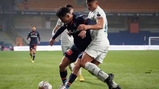Spor Toto Süper Lig: Medipol Başakşehir: 1 - Giresunspor: 0 (İlk yarı)