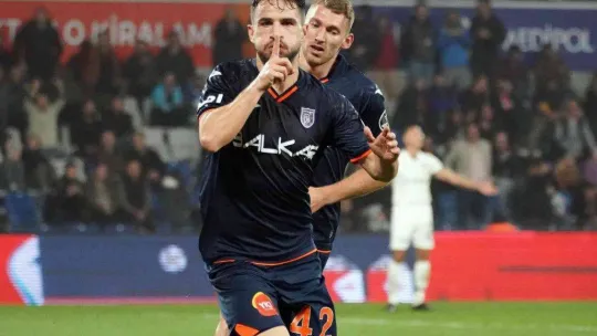 Spor Toto Süper Lig: Medipol Başakşehir: 3 - Giresunspor: 1 (Maç sonucu)