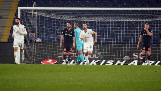 Spor Toto Süper Lig: Medipol Başakşehir: 3 - Giresunspor: 1 (Maç sonucu)