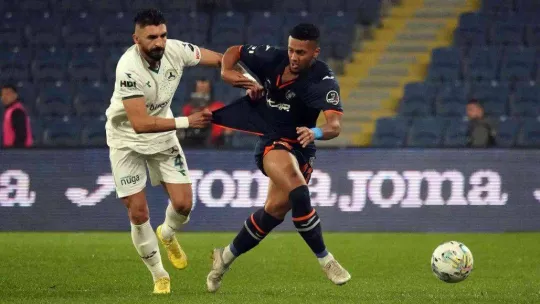 Spor Toto Süper Lig: Medipol Başakşehir: 3 - Giresunspor: 1 (Maç sonucu)