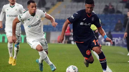 Spor Toto Süper Lig: Medipol Başakşehir: 3 - Giresunspor: 1 (Maç sonucu)