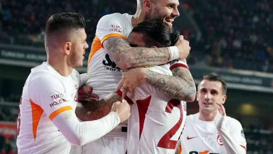 Spor Toto Süper Lig: Medipol Başakşehir: 0 - Galatasaray: 3 (İlk yarı)