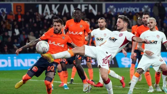Spor Toto Süper Lig: Medipol Başakşehir: 0 - Galatasaray: 3 (İlk yarı)