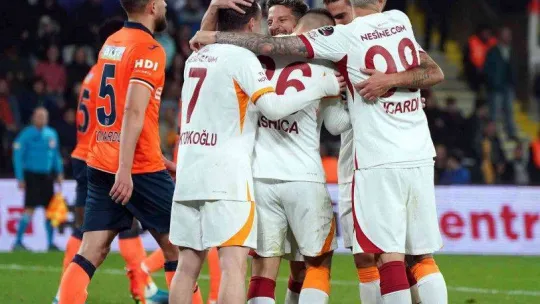 Spor Toto Süper Lig: Medipol Başakşehir: 0 - Galatasaray: 3 (İlk yarı)