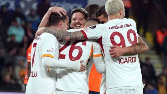 Spor Toto Süper Lig: Medipol Başakşehir: 0 - Galatasaray: 3 (İlk yarı)