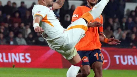 Spor Toto Süper Lig: Medipol Başakşehir: 0 - Galatasaray: 3 (İlk yarı)