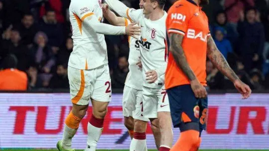 Spor Toto Süper Lig: Medipol Başakşehir: 0 - Galatasaray: 3 (İlk yarı)