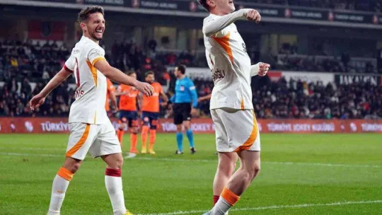 Spor Toto Süper Lig: Medipol Başakşehir: 0 - Galatasaray: 3 (İlk yarı)