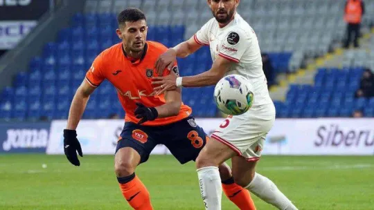 Spor Toto Süper Lig: Medipol Başakşehir: 0 -Antalyaspor: 0 (İlk yarı)