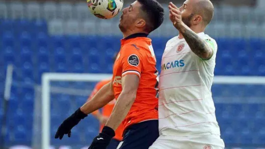 Spor Toto Süper Lig: Medipol Başakşehir: 0 -Antalyaspor: 0 (İlk yarı)