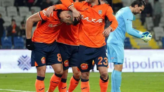 Spor Toto Süper Lig: Medipol Başakşehir: 2 - Antalyaspor: 0 (Maç sonucu)