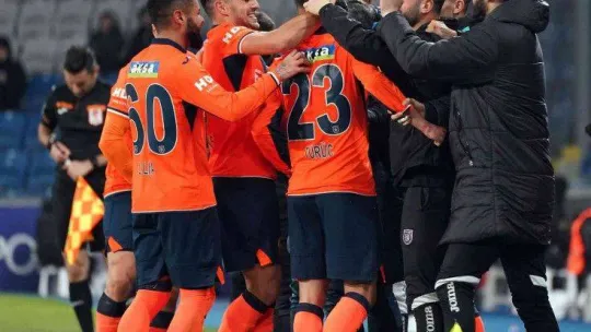 Spor Toto Süper Lig: Medipol Başakşehir: 2 - Antalyaspor: 0 (Maç sonucu)