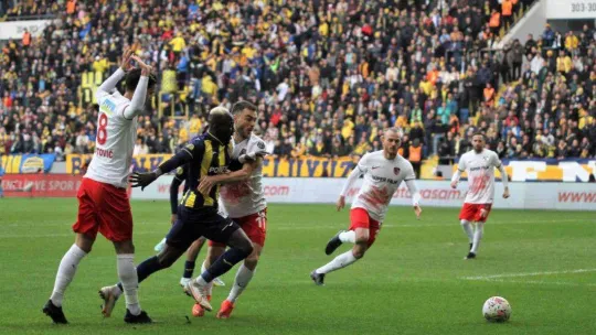 Spor Toto Süper Lig: MKE Ankaragücü: 0 - Gaziantep FK: 0 (İlk yarı)