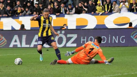 Spor Toto Süper Lig: MKE Ankaragücü: 0 - Gaziantep FK: 0 (İlk yarı)