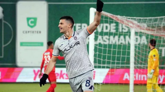 Spor Toto Süper Lig: Ümraniyespor: 1 - Medipol Başakşehir: 1 (Maç devam ediyor)