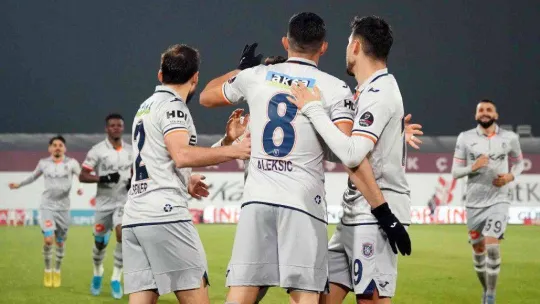 Spor Toto Süper Lig: Ümraniyespor: 1 - Medipol Başakşehir: 1 (Maç devam ediyor)