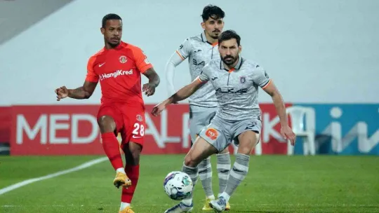 Spor Toto Süper Lig: Ümraniyespor: 1 - Medipol Başakşehir: 1 (Maç devam ediyor)