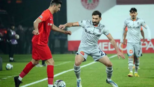 Spor Toto Süper Lig: Ümraniyespor: 1 - Medipol Başakşehir: 1 (Maç devam ediyor)