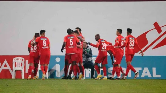 Spor Toto Süper Lig: Ümraniyespor: 1 - Medipol Başakşehir: 1 (İlk yarı)