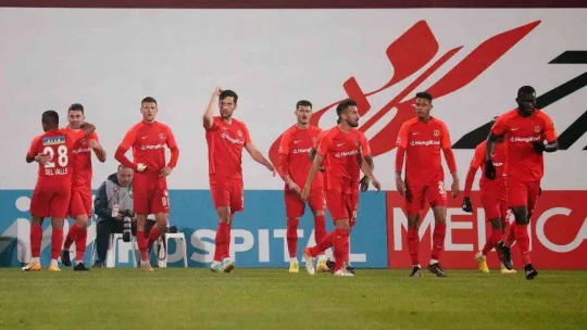 Spor Toto Süper Lig: Ümraniyespor: 1 - Medipol Başakşehir: 1 (İlk yarı)