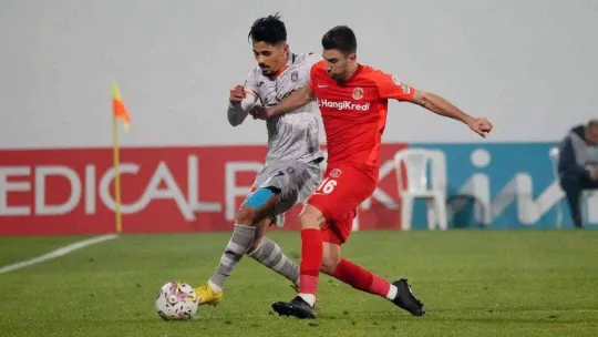 Spor Toto Süper Lig: Ümraniyespor: 1 - Medipol Başakşehir: 1 (İlk yarı)
