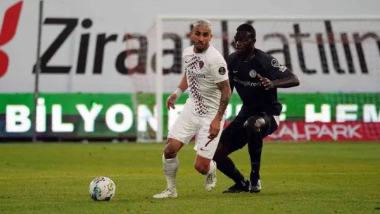 Spor Toto Süper Lig: Ümraniyespor: 1 - Hatayspor: 1 (İlk yarı)