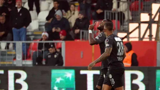 Spor Toto Süper Lig: Ümraniyespor: 1 - Hatayspor: 1 (İlk yarı)